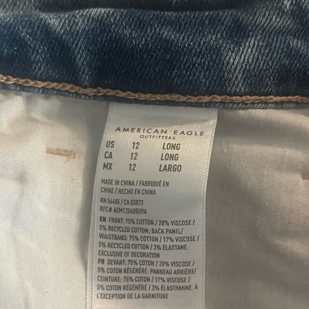 American Eagle Strigid Ripped Mom Jeans High Rise Distressed Straight Leg - Picture 13 of 14